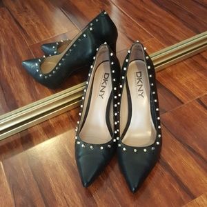 {DKNY} Orig. $339 Evana stud pumps with box